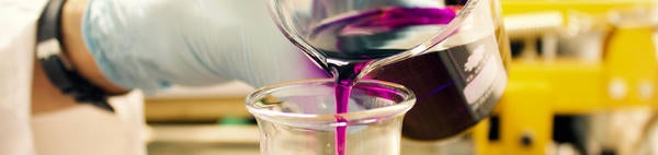 Experiment, pouring liquid, source: unsplash