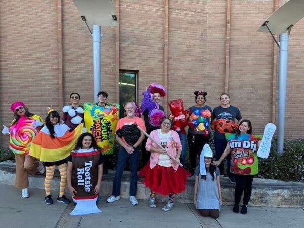 staff.assembly.costumes.20261028.1