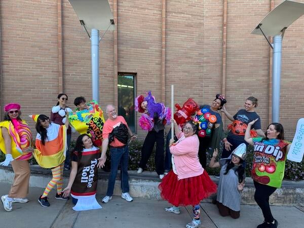 staff.assembly.costumes.20261028.3