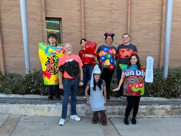 staff.assembly.costumes.20261028.5